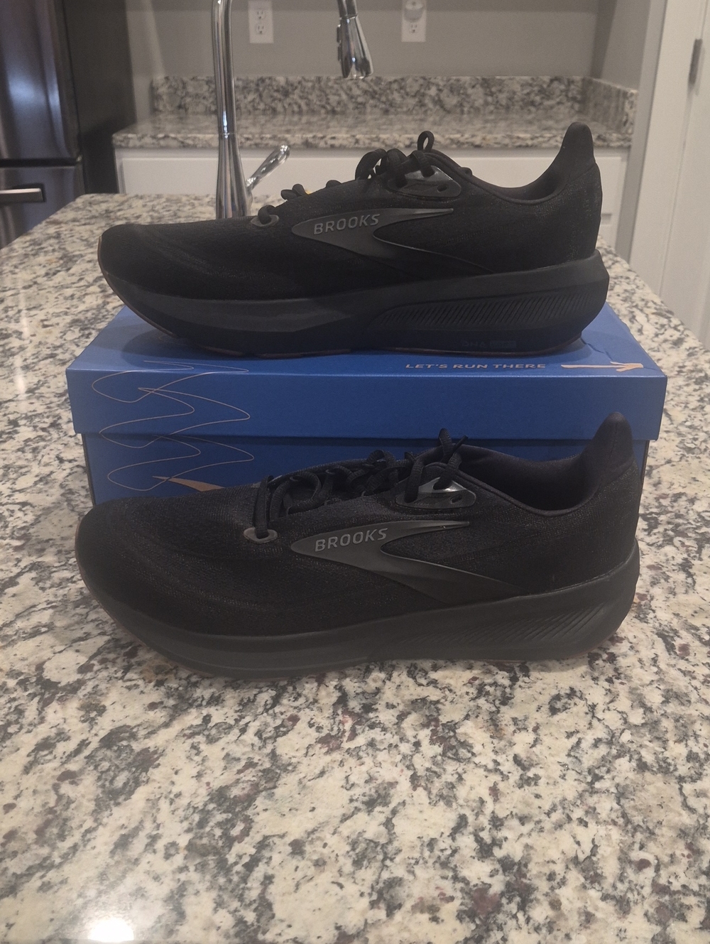 Brooks REVEL -9  Black Low-Profile Running Sneakers